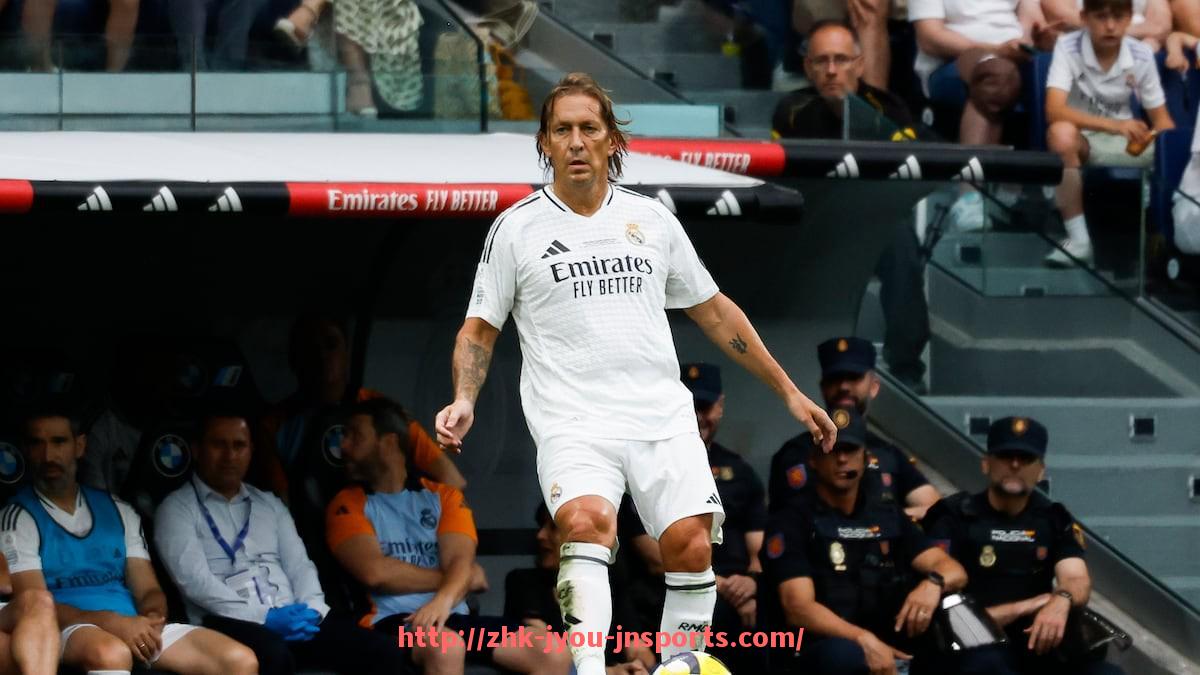 jiuyou九游娱乐-亨德森荣膺英超最佳球员背后的数据分析与表现回顾