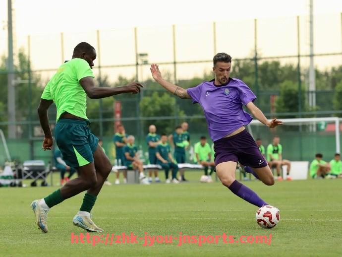 jiuyou九游娱乐-利物浦英超足球球员最新名单及阵容分析